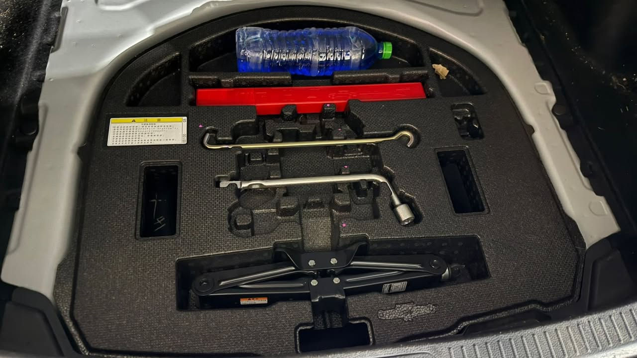 كورلا كفاله عامه فول موصفات
داخل احمر و كشن كهرباء 
كفاله عامه 
ماشيه 12 الف بعده زيرو 
موديل 24 
مكاني بغداد حي الاعلام 
رقمي *********** 
السعر 165 قفل
