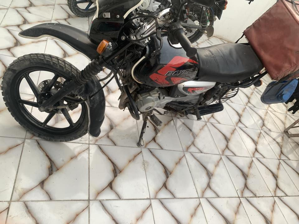 اخوان دراجه بوكسر للبيع لون اسود موديل 23 مرقمه كامله تاخذه ثاني يوم احولك اني مجفتها جديد ومرتبه والصراحه محتاج فلوس ودابيعها وهذا رقمي ***********/ موجود واتس واتصال والسعر خاص من رخصت الادمن ❤️
