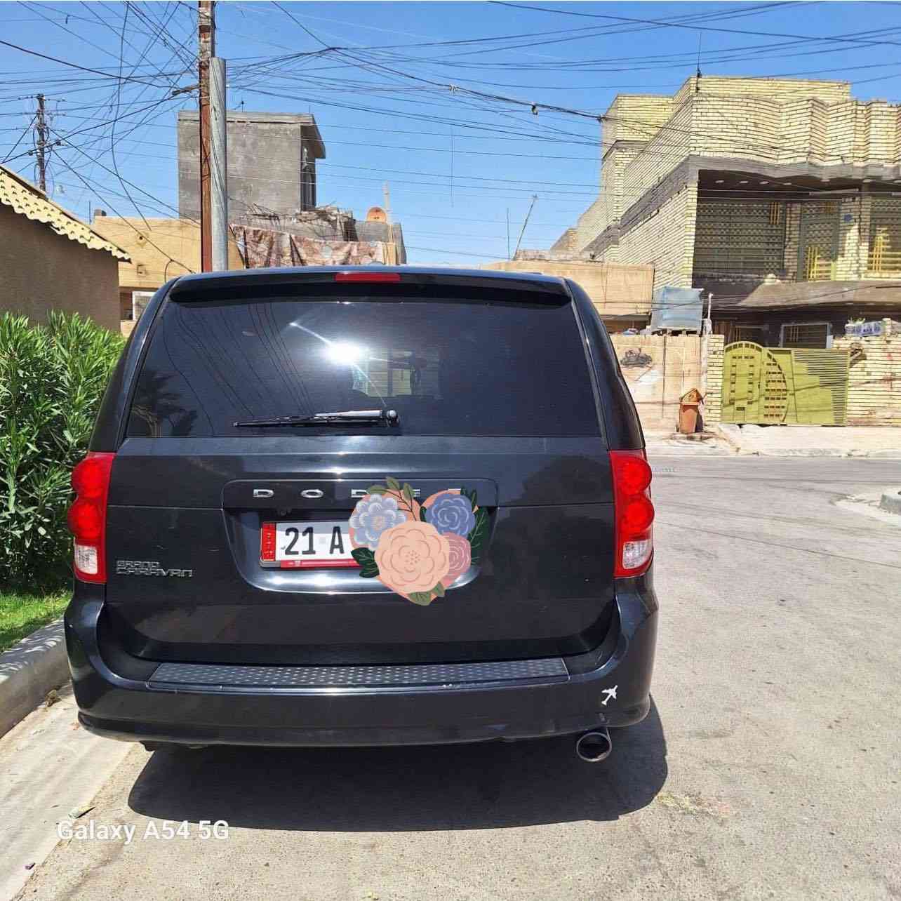 السلام عليكم شباب مرخصت الادمن دوج كرفان موديل 16 أجره للبيع ماشيه 172 حقيقي سياره نظيفه مال بيت ماعندي خط بيها موظف اني السعر 140 وبيها مجال اتصال وت ساب ***********
