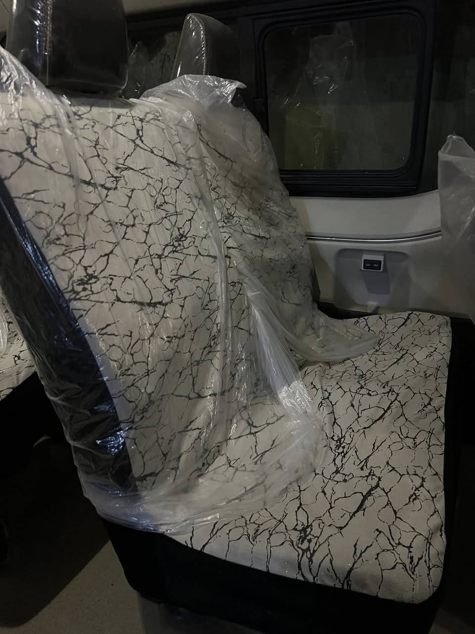 ‏سلام عليكم تلبيسة للبيع مال هايس 14 راكب ‏رقم الهاتف ***********￼
