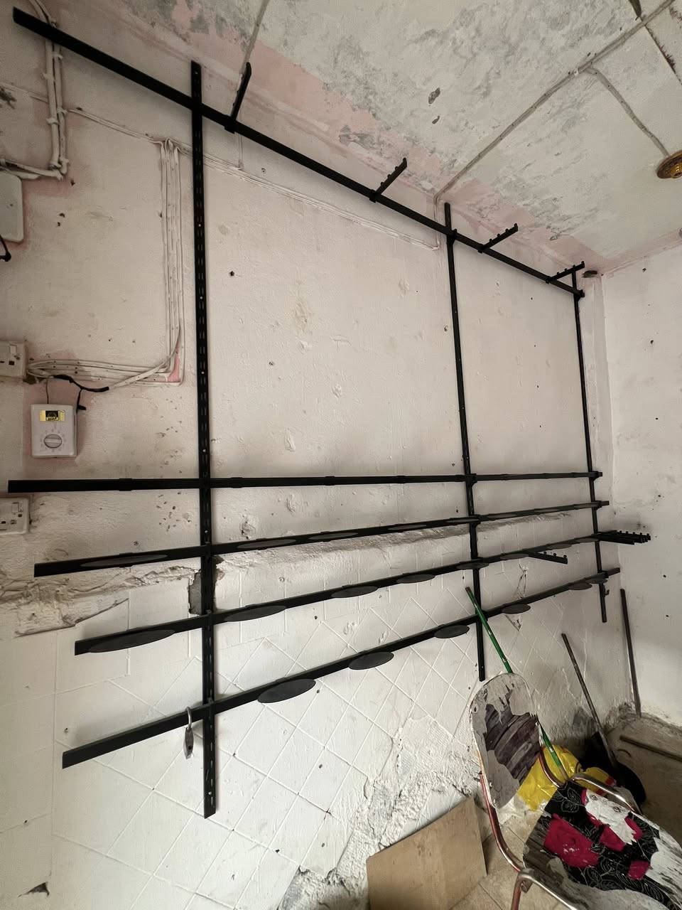 السلام عليكم ديكور محل ملابس مستخدم شهرين فقط 3امتار وديكور احذيه السعر 250الف وبي مجال تواصل فقط واتس اب او اتصال ***********
