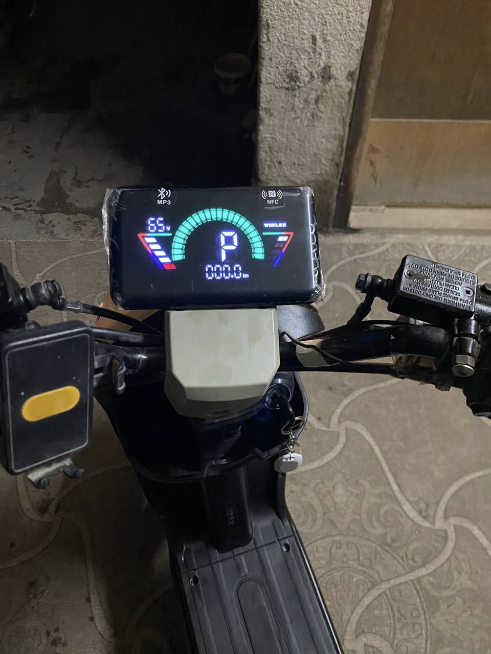 السلام عليكم دراجه شحن ار ٩موديل 2025دراجه نضيفه وحلهو بطاريات 32امير عوزه بس تخلي دهن الا بريك رقم *********** سعر 475وبيه مجال الشراي
