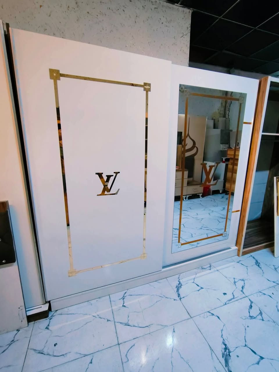 غرفة تركي 5قطع نظام سلايت  ❤ ✨
نظافة 95 / 100 ❤✨ 
السعر 400  مع الشد 🪛ونقل 🚙
داخل بغداد متوفر توصيل لجميع المحافظات 🇮🇶


**إذا كنت صاحب هذا الإعلان وتريد حذفه لأي سبب، رجاءا أرسل رسالة إلى الدعم الفني**