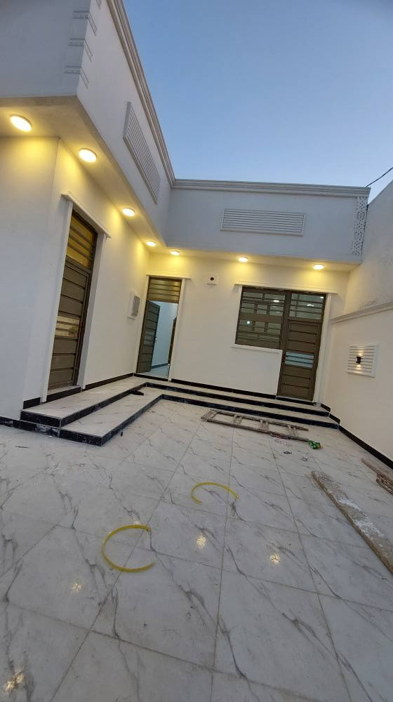 🏡 بيت للبيع – بناء حديث
📍 الموقع: البصرة – قضاء أبي الخصيب – محيلة
🔹 المساحة: 250 متر مربع
🔹 نوع السند: طابو زراعي عراقي
🔹 التفاصيل:
3 غرف نوم
صالة
مطبخ
ديوانية
صحيات داخلية وخارجية
كراج سيارة
حديقة
✅ جميع الخدمات متوفرة
📞 للاستفسار: *********** البصرة, العراق
