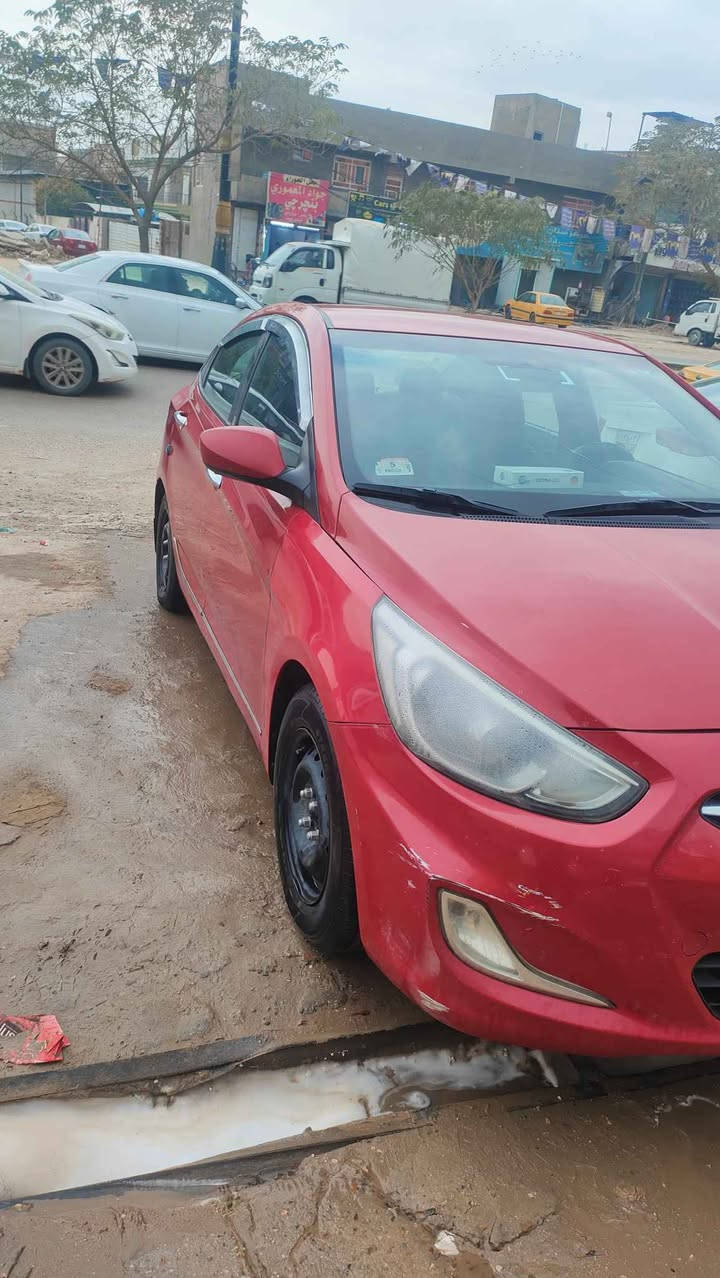 حادثها جالمغ خلفي وبيها جاملغ امامي مبدل عندي بالعراق يعني قطعتين .
محرك وكير وتبريد ودواخل مكفولات 

السعر 95 وبيها مجال 

سيارة كلش حلوه ونظيفة مال جناي 

مكاني حله قرب جامعة بابل 
رقمي *********** Singapore
