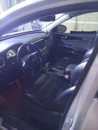 سورينتو مديل 20امريكي السياره بيهه صفحه مرشوشه والبنيد كشنات كهربائي ج...