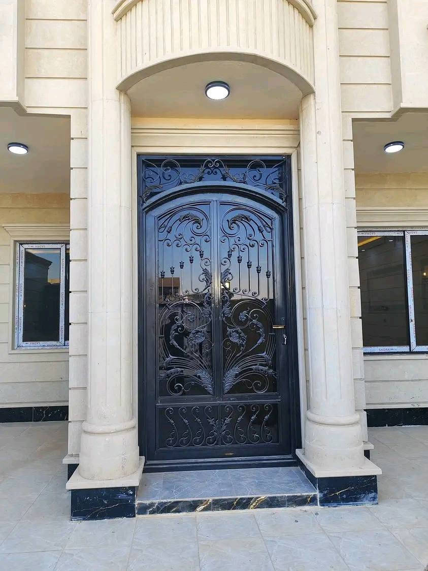 🏠 للبيع🏠 
#تكريت/ #الديوم (ال 14 الف)
#بصف شارع🛣️ 60 الرئيسي 
#مساحـــة300متر 
(#طابقين)
#وجه 10متر
#نزال 30متر
#شارع 15متر 
( #محتويات الدار)
#واجهه حجر حلان+ غرف نوم عدد5+صحيات عدد 5+ سحب مودرن جبس بورد +ابواب خشب تركي+ أرضية بورسلين +منظومات كامله.. غاز .وكاميرات .وجزامات. شبابيك المنيوم +كراج سيارات مع حديقه 
#صدة البيت ع كركوك شروق الشمس 
#السعر بالفيديو 
للأستفسار***********
