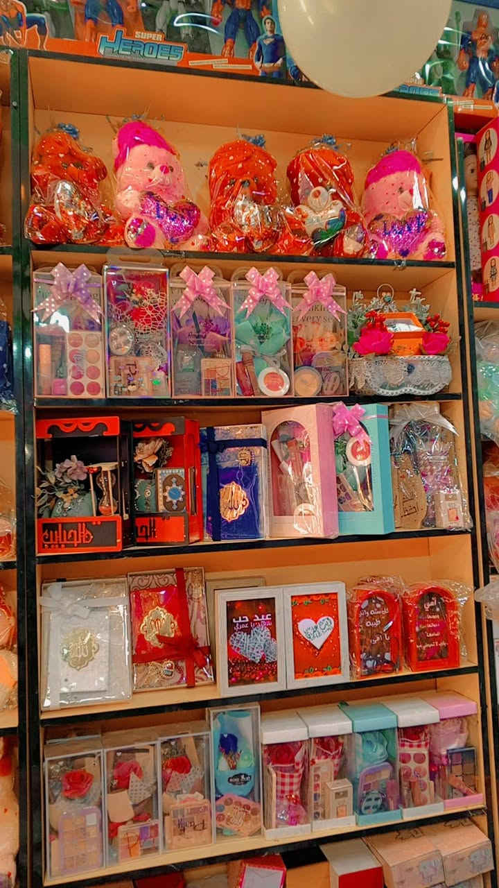 أجواء الميلاد بدأت يم سنتر كيمو🎅
أشجار أوربية كثيفة وفخمة، ملابس الاطفال بابا نويل وانواع الهدايا الرجالي والنسائي كرات زينة راقية، غزلان أنيقة، وبابا نوئيل يضيف لمسة سحرية لكل زاوية 🎁
متوفرة أيضًا جميع أنواع النشرات الميلادية بألوان وتصاميم مميزة ❤️
خلي ديكور بيتك يلمع بروح العيد ✨
تعالوا شوفوا التشكيلة الحصرية قبل لا تخلص 🌟***********
