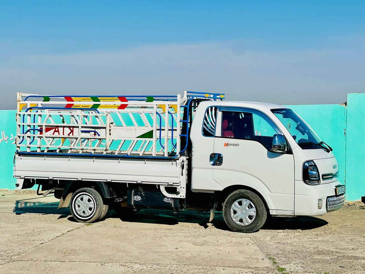 السلام عليكم 
للبيع 
كيا حمل موديل 2022 رقم صلاح الدين دولي باسم البايع شرط التحويل والوكاله 
سنويه تنتهي 2028 
بيها فقط باب السكن مبدل بلادي 
السياره نظيفه حيل مال جناي 
السعر 138 وبيها مجال 
عنوان السياره ناحيه الزاب قريه اصبيح تحتاني 
للاستفسار الاتصال على الرقم التالي 
0780785881
‏‪0781 781 3788‬‏
