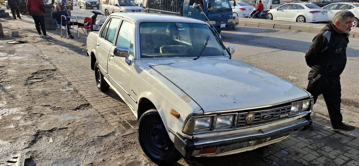 سيارة كرونه موديل ١٩٨٠ نظيفة
مبدل داينمو وسلف وكير ٥ نمرة مبدل جديد راديرات جدد 
تبريد شغال معمرة صدر امامي خلفي
سيارة فول نظافة عدا خياس بسيط سيارة طالعة لسوريا مرتين 
السعر ٤٥ ورقة 
العنوان بغداد الطالبية *********** - ***********
