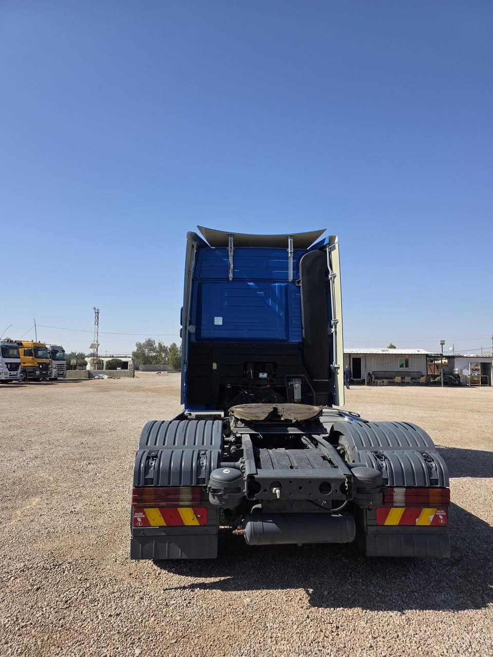 اكتروز موديل ٢٠٠٥ حجم ١٨٤٤ رتايدر ابو صاروخ ثلاجة  مربوطه صهريج بيه حل وربط سياره جديده رقم تلفون ***********
