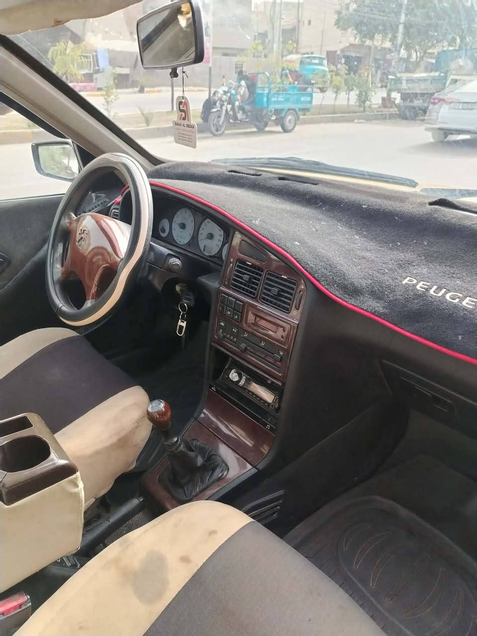 بيجو بأرص رقم انكليزي واسط مشروع وطني بأي محافظة تتحول مكينه كير شرط نظافة لابخار  ولا تنقيص سياره جاهزة للعمل دواخل بلاد مابيه خياس صيغ بلادي موديل ١٣ تبريد شغال ثلج مكان ديوانية قضاء شاميه سعر ٣٧ بيع مستعجل شراي يخابر موبايل ***********
