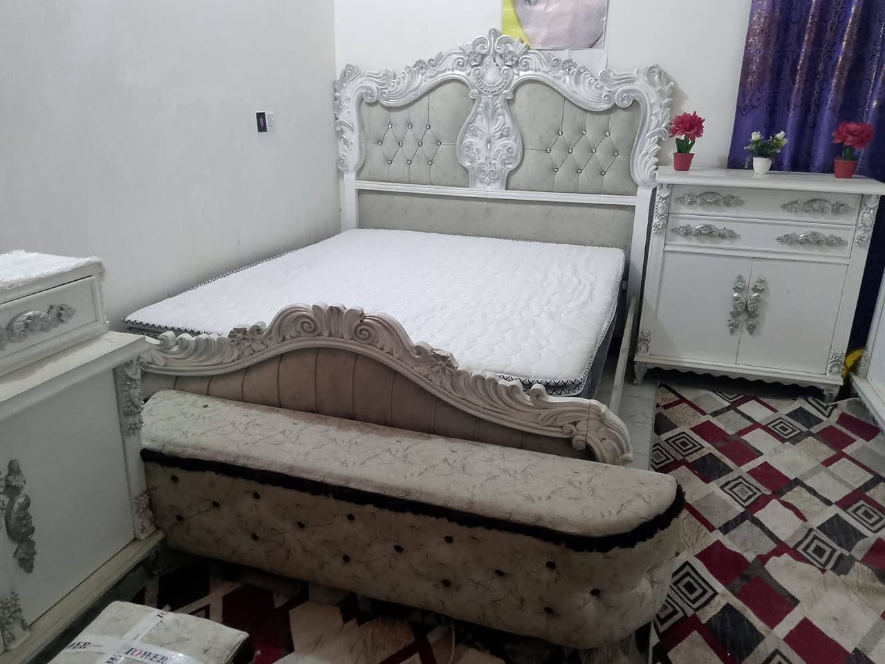 غرفة نوم صاج عراقي تسكام درجة اولى للبيع 
تتكون من 11 قطعة 
نضيفة جدا 
العنوان قضاء عفك 
***********
