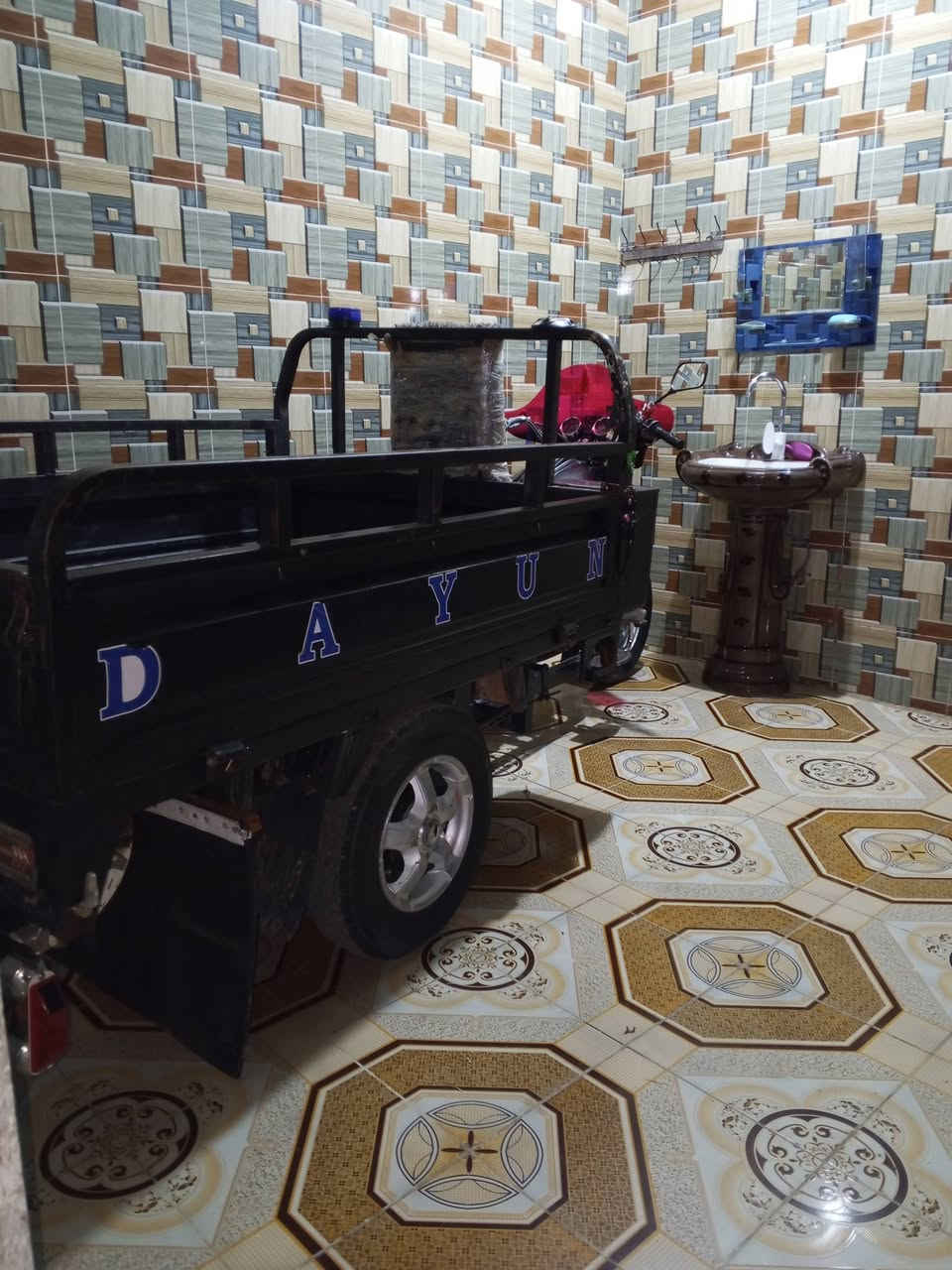 ستوته للبيع موديل 2012 نظيفه مكينه وكير اوراق من حي الحكيم الثانيه
***********
