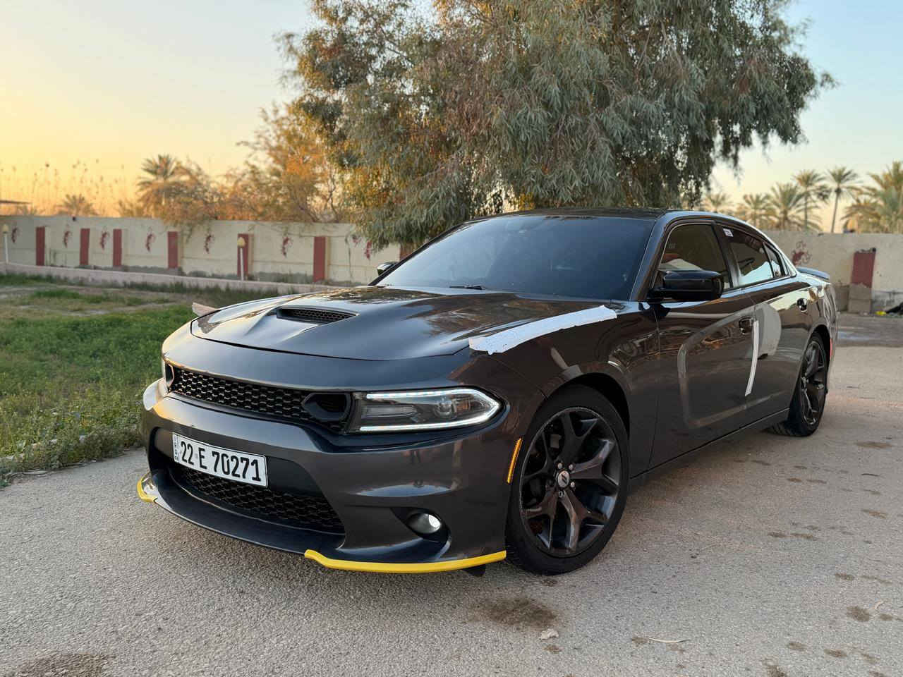 السلام عليكم للبيع  جارجر 2020GT سيارهV6 وارد كندي احدثها جملغ الامامي و البنيد محدثه مال SRT سياره فول مواصفات ماعدا الفتحه كشن حضن تدفه وتبريد بل كشنات الاماميه والخلفيه خزن ميموري تدفه بل ستيرن هيتر بل مري وقلاب توقف ذاتي عند فتح الباب تشغيل عن بعد سياره جاهزه من كلشي تخم تاير وحداديه ومكينه وكير كفاله  وعليها دبات رياضي عل  ريموت  سياره رقم اربيل الدولي وكاله أو تحويل.    السعر187.$ الاستفسار ***********
