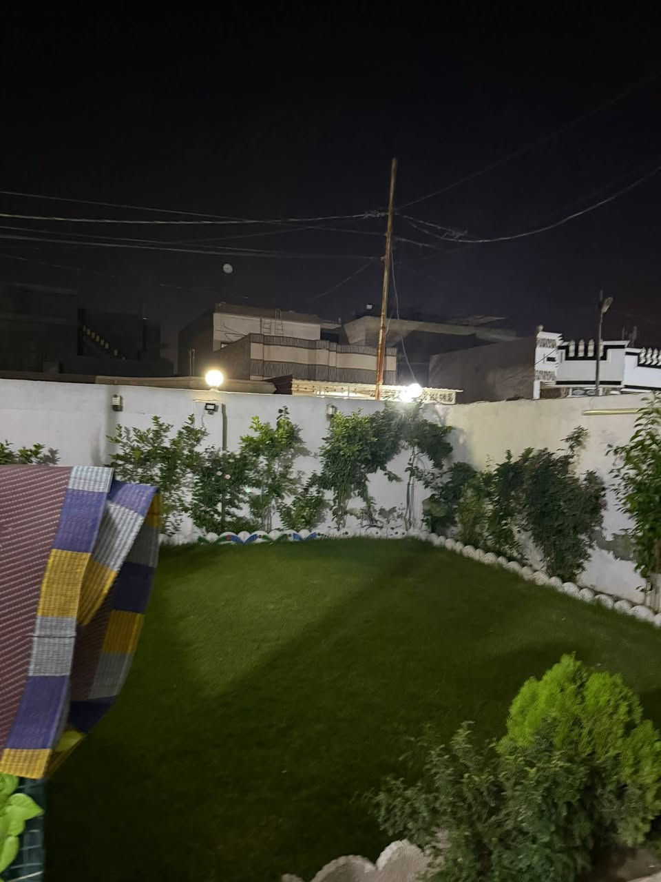 عقار للبيع
حي نزال حي التأميم 
بيت يتكون من غرفه واحده وحديقه 
مسأحه بيت بل واقع حال 300 بل سند 275 متر
شارع 8 
***********
