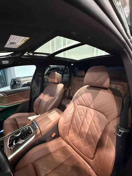 BMW X5 xDrive 50e 
M SPORT PACKAGE

شكل جديد🔥🔥

موديل:2024  
B58 TU2 3.0 16 turbo
سلندر:6 سلندر
 ماشي:25 الف مايل
شريكه:وارد اميركي كلين تايتل

 مواصفات:
الكاميرا الخلفية - سقف بانورامي - صندوق كهربائي - التحكم على المنحدرات - كاميرا 360 - تدفئة المقاعد - تبريد المقاعد - فتحة
السقف - بصمة - شاشة - مراقبة النقطة العمياء - التحكم التلقائي في درجة الحرارة - نظام بدء التشغيل - نظام فرملة الطوارئ - 8 وسادة
هوائية - المصابيح الأمامية ليد - مصابيح الليزر الأمامية - عرض المعلومات على الزجاج الامامي - تدفئة مقود القيادة - لوحة قيادة رقمية
- إنارة محيطية - أبل كاربلاي - مقاعد تدليك - xDrive

***********
***********
