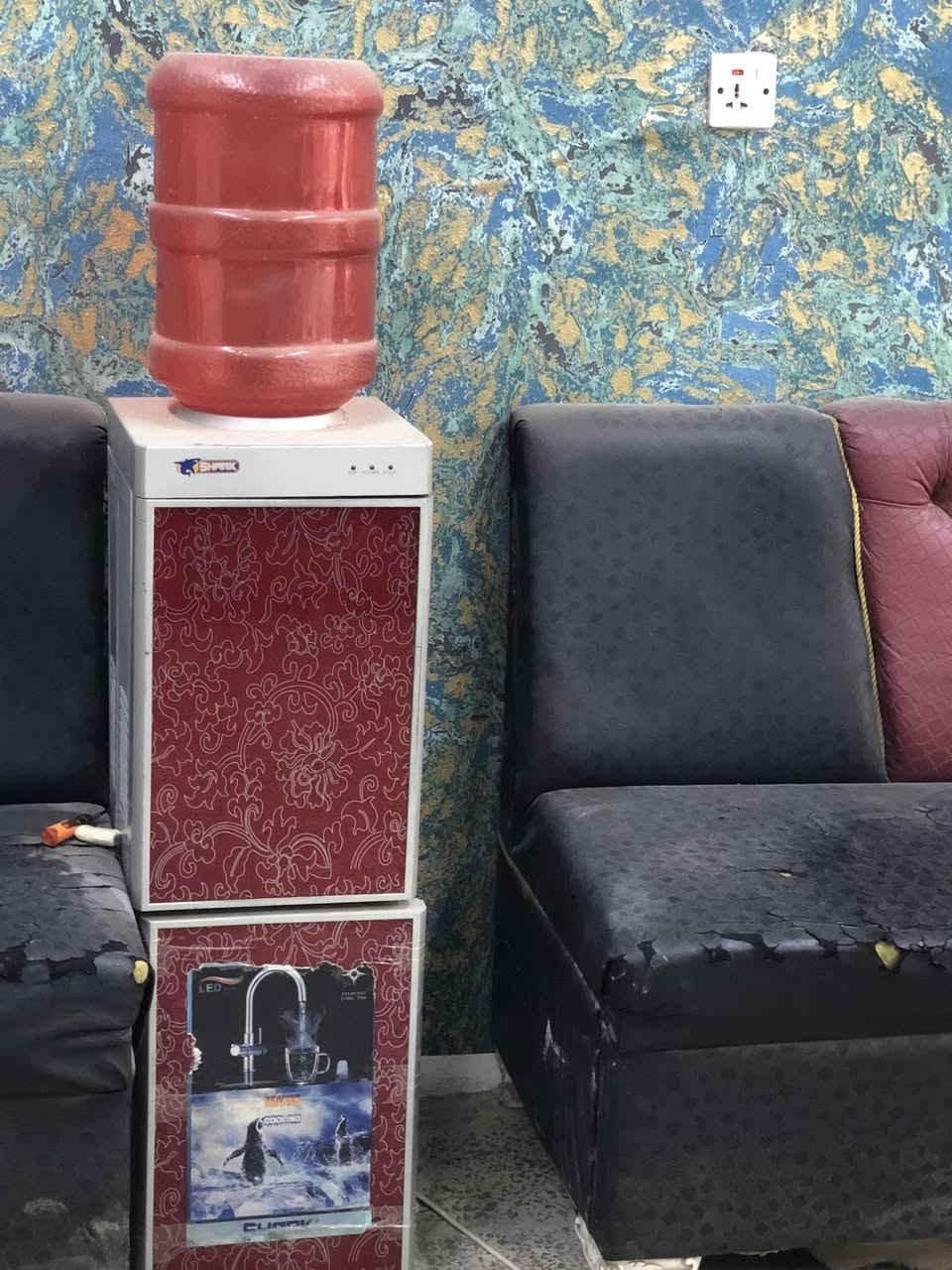 كراسي عدد ٢ ٢٥٠
عربانه واحده ٣٠
جهاز بخار ٤٠
براد مي ٤٠
***********
