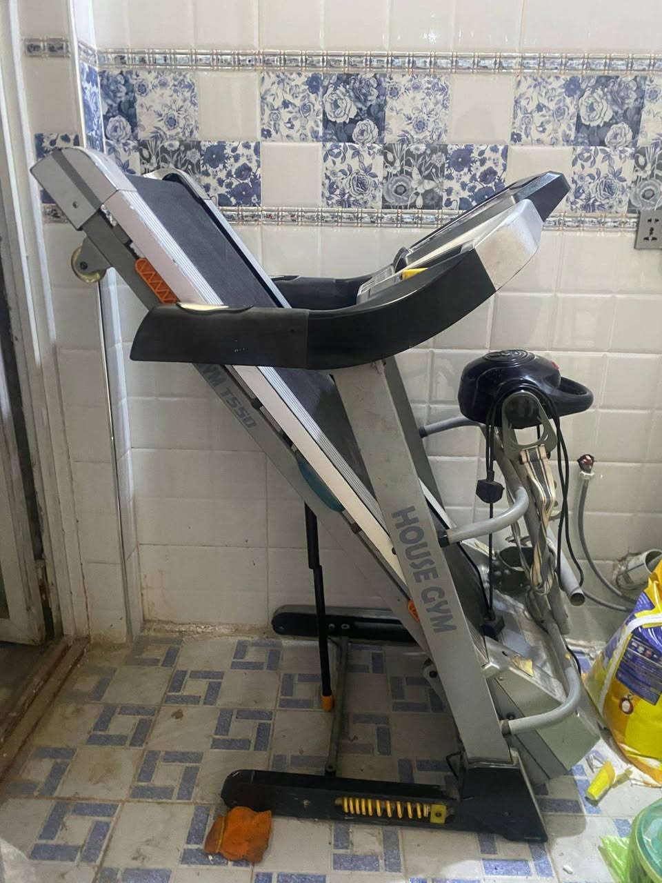 جهاز جري استعمال قليل جبلي وعادي جهاز ضخم ستعمال قليل مال بيت سعره 300 مكاني طويريج 
***********
