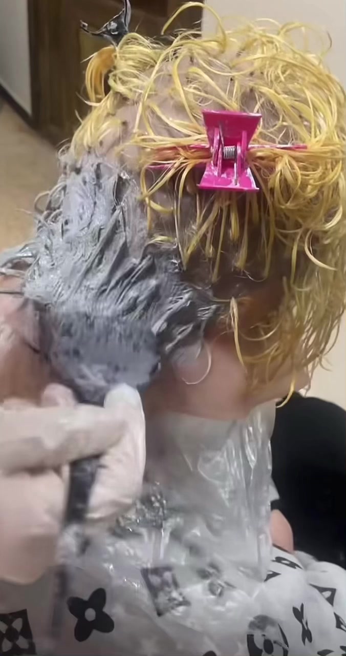 رمضان كريم وينعاد عل جميع بصحه  ولعافيه
بنات 

جبتلكم عروض بشده 🥳
حف وجه   وتنضيف بشره وصبغ  حاجب   ب5
تنضيف وجه بل شمع 4
تنضيف بشره بجهاز تبخير مع مورد ب3

صبغ شعر من10 وانتي صاعده
ميش حسب الشعر من 5لحد 15
سحب لون 15
توفر مسرح ومعالج للشعر شرط مده سنه بسعر مناسب من ٢٠ لحد ال٥٠  
تنضيف بشيره ايدين  واقدام ب7000

تنضيف جسم كامل ب10
 جلسة درمابن تبيض دائم ب10
تاتو 25 
توريد 15
تحديد ١٠ 
بدكير ٥
بنات هوايه اقسام عليه عروض 

للأستفسار الاتصال ‭٠٧٨٦ ٧٤٠ ١٤٥٩‬
ااهلا وسهلا بجميع متواجده بصالون من الساعه ٣عصرا الى ال١٢ليلا
