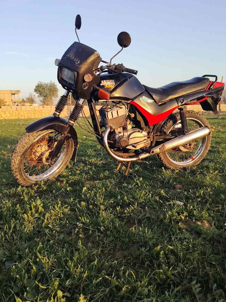 السلام عليكم موطور جاوه نضيف كلو بلادي الطبگ الجوه ما مفتوح بس الفوگ ومبدل بس رنگات بساتم بلادي ما مصبوغ صبغ الشركه ب٧٠٠ الشراي يتصل *********** جنوب الموصل قرية البكر
