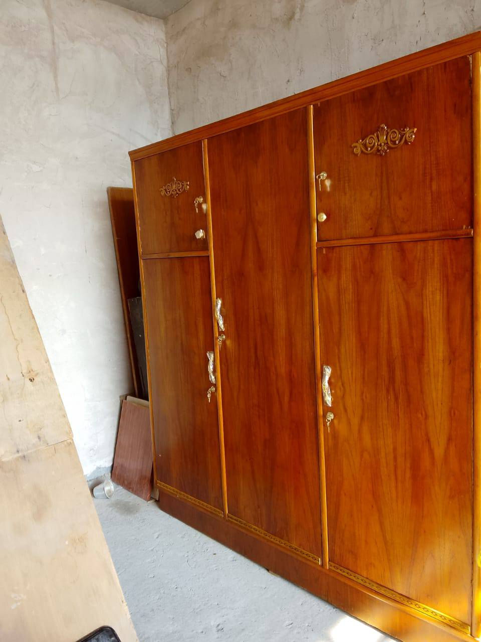 سلام عليكم كنتور ابو 3صاج ارتفاع مترتين و5 سم عراقي سعر 200قفل قفل مكان بغداد شعله موجود توصيل ***********
