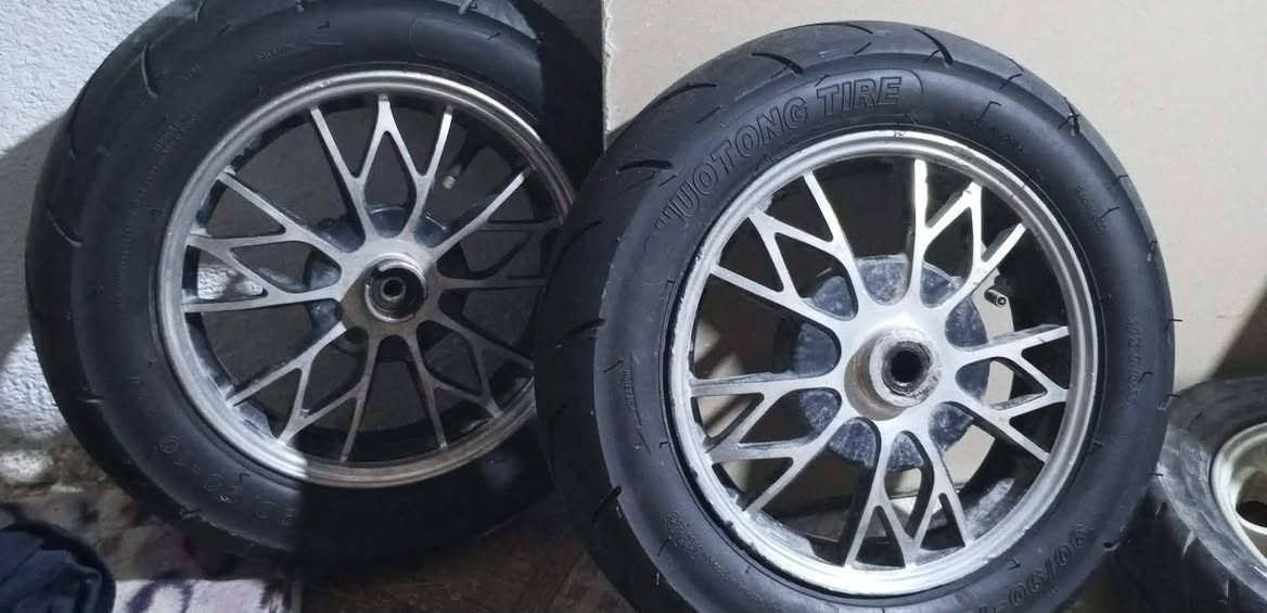 سلام عليكم للبيع
لويلاله فقط تواير مو وياهن 
لبجم فقط الأحمر ول اسود موجود 
*********** 
راسلني وتدلل ول ماعندي رصيد بس يرمش
