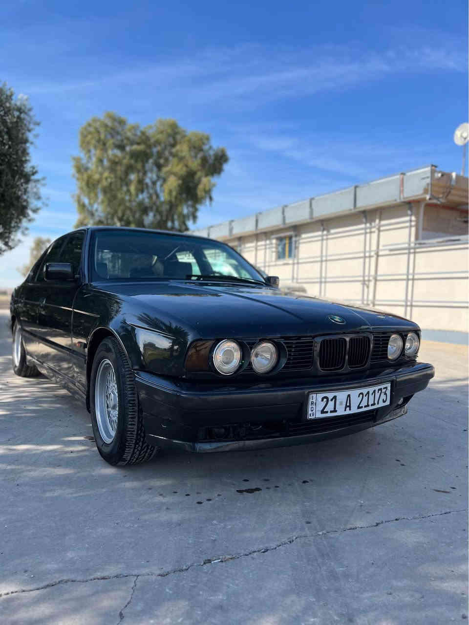 بيم موديل 1990 رقم سليمانيه
السياره مصبوغه عام لجماليه 
دوشمه جديده
تخم تايرات جديد
كهربائياته كله شغاله
تبريد شغال نقصه فقط غاز 
شرط التحويل
السعر 41 وبي مجال بسيط
بيع او مراوس
الاستفسار *********** خناقين, ديالى
