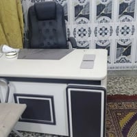 ميز مكتبي • كرسي مكتبي