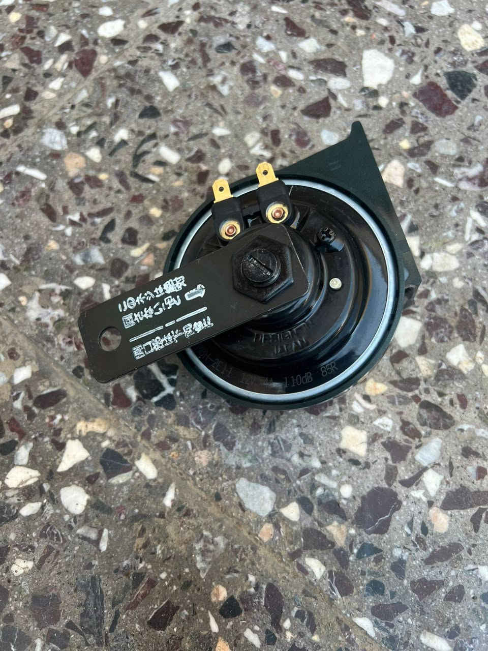 🔊🔥 وصل حديثاً — منبهات (هورن) طاط منشأ ياباني 🔥🔊
إذا تبحث عن صوت قوي وواضح يلفت الانتباه ويعطي سيارتك هيبة على الطريق 
ملف نحاس مع ضمان لمدة سنة
وفرنا لك هورن طاط الياباني الأصلي بجودة عالية وأداء مميز 👇
✅ صوت عالي ونقي — يضمن تنبيه سريع وآمن
✅ تحمل عالي — مقاوم للحرارة والظروف القاسية
✅ عمر طويل — جودة يابانية مضمونة

✅ تركيب سهل وسريع
✅ ملائم للسيارات الأمريكية 🇺🇸
📦 متوفر الآن بكميات محدودة
ويتوفر جمله لصاحب المحلات والورش 
13 مفرد 11 جمله 
العنوان بغداد البنوك 
للاتصال ***********
ويتوفر توصيل لجميع محافظات العراق
