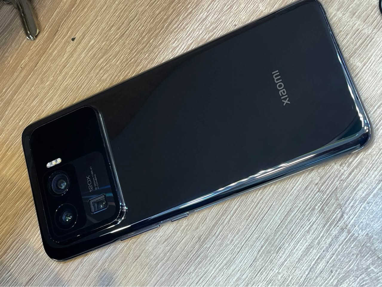 🔥 للبيع: العملاق شاومي 11 الترا (Xiaomi Mi 11 Ultra) 🔥
جهاز فئة عليا (Flagship) يقدم مواصفات قوية جداً وبسعر ممتاز. الجهاز نظيف جداً، وبحالة ممتازة وجاهز للاستخدام.
⚙️ المواصفات الأساسية للجهاز:
 التصوير: كاميرا احترافية بدقة 108 ميجابكسل، تصوير دقيق جداً بألوان واقعية وتدعم التقريب الخارق وتصوير الفيديو بأعلى دقة 📸
 الأداء والمعالج: سناب دراجون 888، أداء طيارة وسلس جداً بالألعاب الثقيلة والتصفح السريع 🚀
 الشاشة: شاشة AMOLED انسيابية بدقة خارقة 2K وتردد 120Hz (ألوان مشبعة وسلاسة تامة بالاستخدام) 📱
 البطارية: بطارية ضخمة بسعة 5000 مللي أمبير وتدعم الشحن السريع جداً 67w🔋
💵 السعر:خاص (مناسب ومنافس جداً)📍  
الموقع: النجف
📥 للشراء أو الاستفسار، يرجى المراسلة على الخاص. النجف, العراق


**إذا كنت صاحب هذا الإعلان وتريد حذفه لأي سبب، رجاءا أرسل رسالة إلى الدعم الفني**