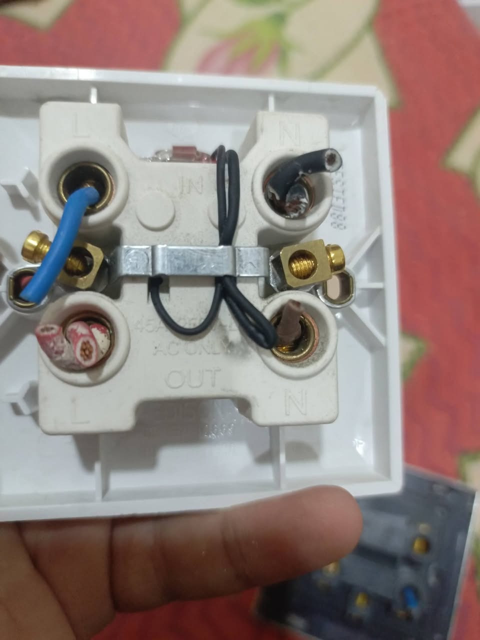 نقط اصليه مستخدم  45 امبير عدد 3 السعر 5 
مكاني ابو لخصيب حي العسكري  رقم ارد واتساب ما ارد فيسبوك رقم ***********
