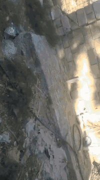 سلام عليكم دار للبيع المساحه 200 يحتوي على استقبال 7×5 وغرفه 5×5 وغرفة ثانيه 4×4 ومطبخ وصحيات وحوش كبير واكو بضهره كاع غير مبنيه مساحتها 75 كهرباء ومي مجانيات علا مدار 24 ساع
العنوان بغداد مدينه الصدر قرب كسره وعطش بشارع دائره الكهرباء للاستفسار ***********او ***********
