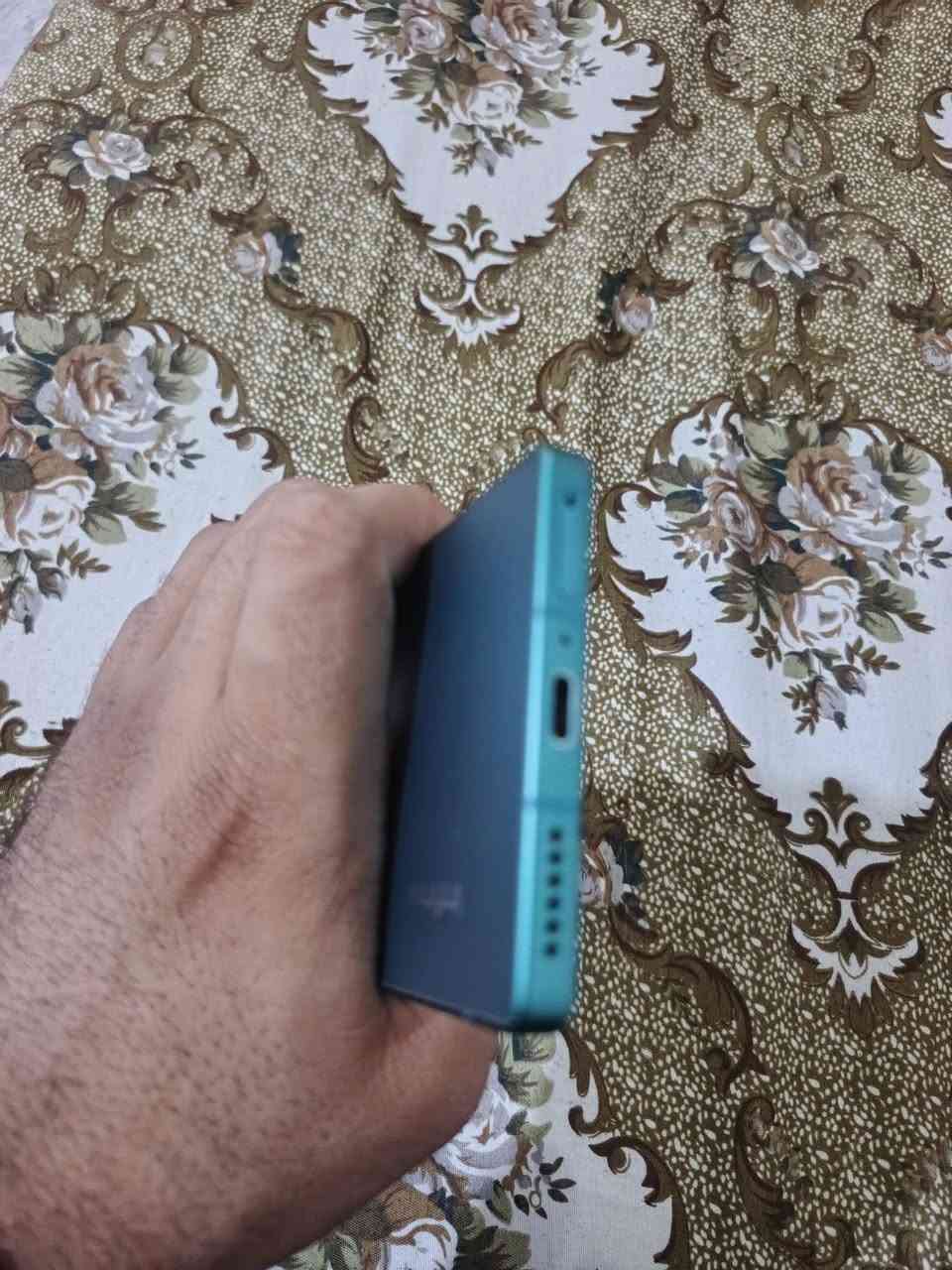 تليفون جديد مستخدم قليل   السعر ١٩٠ وبي مجال بعقوبة التحرير ***********

