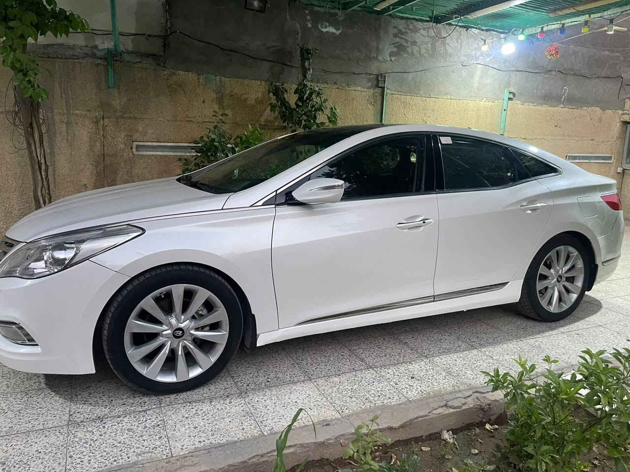 سلام عليكم للبيع ازيرا 2013 خليجي مكفولة كفالة عامة من الصبغ وتبديل والضربة مكينه وكير مكفولات لا تنقيص ولا صوت رواجز مكينه جديدة تبريد ثلج السيارة فول الفول لمتد السيارة بسمي سنوية جديدة  رقم بغداد  السعر ب130 وبيها مجال 
اتصل ***********
***********
