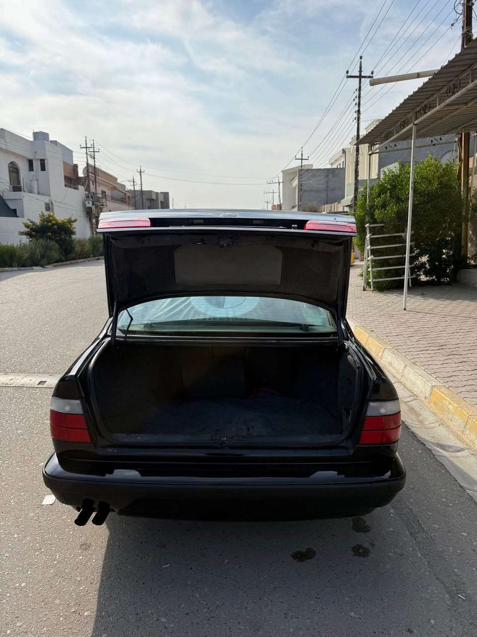 BMW
موديل ١٩٩٤ 
اصل ٥٤٠ بس محرك ٥٢٥ 
كير اوتوماتيك
كير ومحرك بشرط 
تبديد تدفئه شرط
تخم تاير ويل جديد 
كنربائيات كامل شغال
سياره بسمي تحويل وكاله شرط
سعر ٧٣ 
رقم موبايل ***********
واتساب موجود كركوك, العراق
