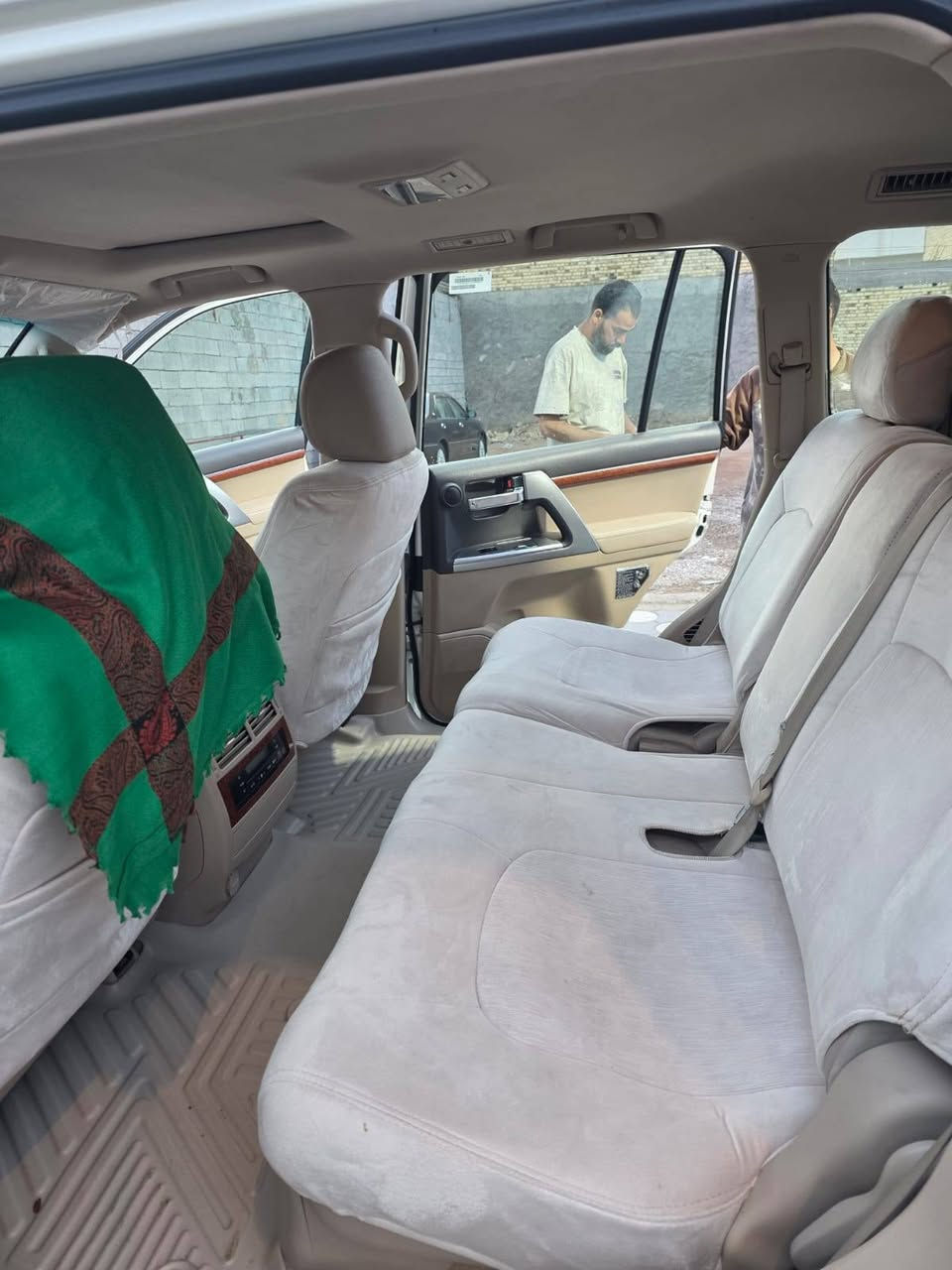 السلام عليكم 
المواصفات 
VXR
8V/5700
فولل للاخيرر كفاله عامه.  ماشيه 115 السياره جاهزة من كلشي حداديه وكاله. تخم تايرات دلوب 
العنوان ميسان  حي الصحفيين 
رقم الهاتف ***********
