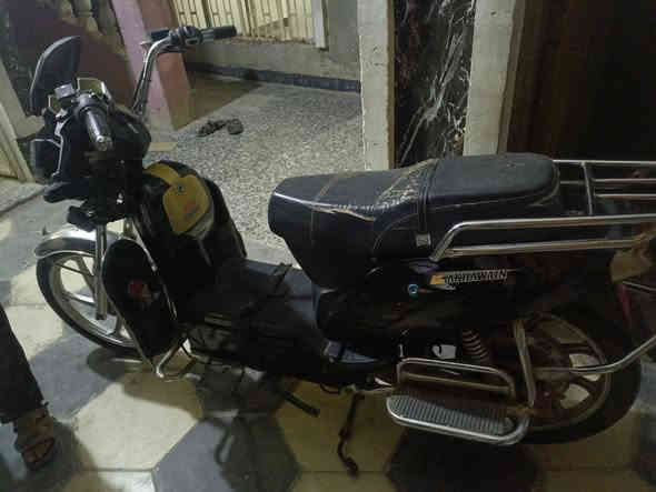 سلام عليكم دراجه شحن للبيع خمس بطاريات عل فحص كهربائياته كلهه شغاله موديل 24 نضيف نوع هارلي لماسه سعر 350 قفله مكاني رمادي رقم تليفون ***********
