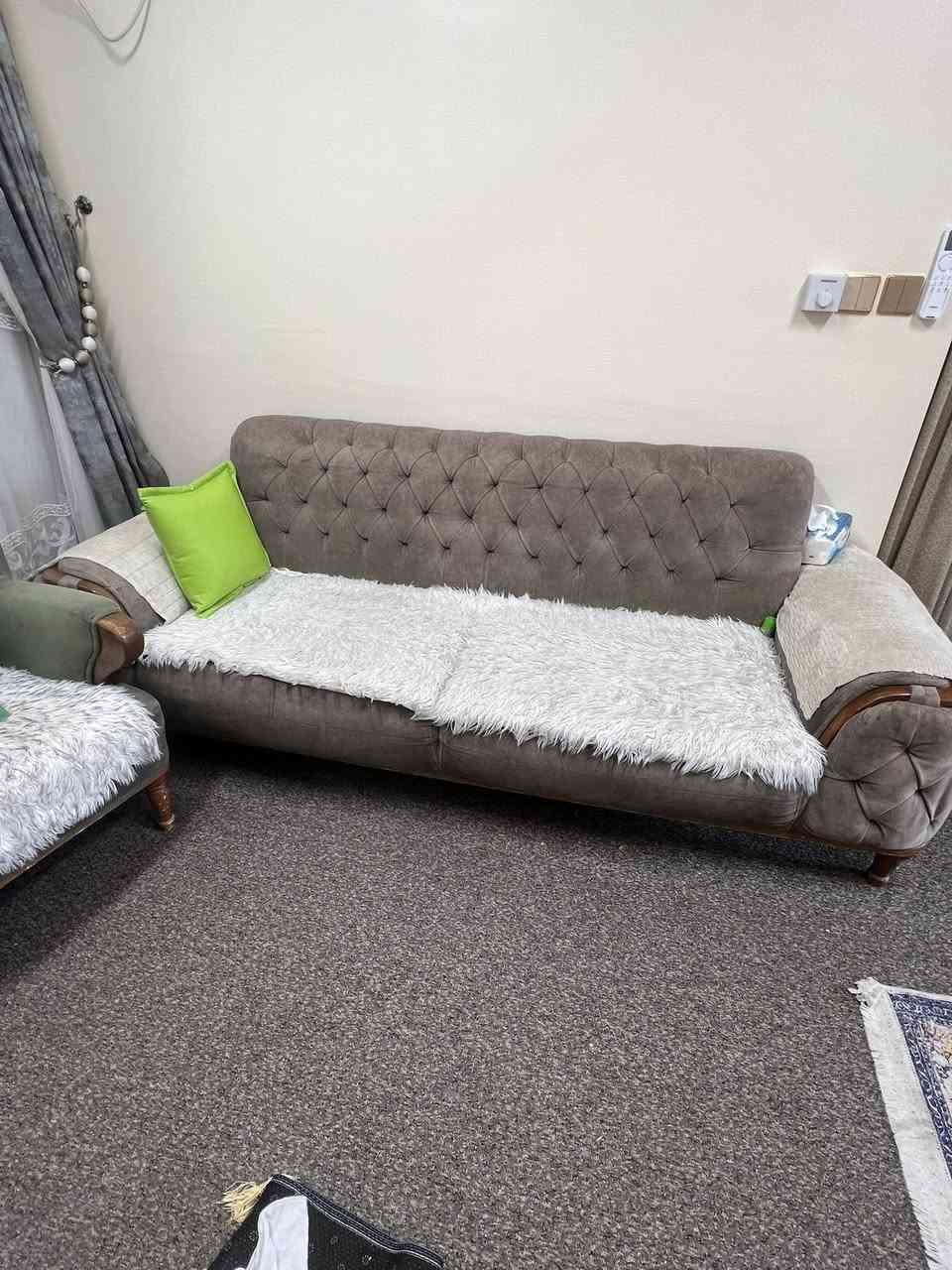 السلام عليكم ورحمة الله وبركاته
تخم تركي 8 مقاعد نضيف سعره 350 الف 
***********
