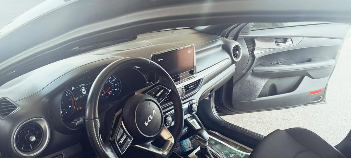 يالله كي فورتي موديل 2024 بدون رقم منفيس بسمي تحويل مباشر جاهزة السيارة تبريد *
ومكينة وكير وحدادية وتايرات وكهربائيات
مكفولات حادثها فقط مبدل بنيد وبارد بل جاملغ الايمن 
السياره زيرو ما ماشيه 1 ميل الي يريد مراوس اراوس وياه 
***********
