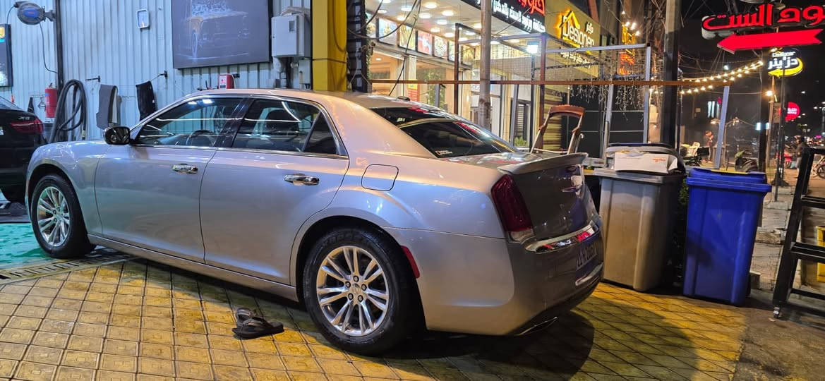 سلام عليكم اوباما للبيع 2017 بدون حادث كلين سياره بدون بارد بدون صبغ كلشي مابيه فول مواصفات فتحه بصمه وباقي لمواصفات انتو تعرفوهه 
السعر: 240 وبيهه مجال شي بسيط
مكان سياره: الكريعات 
للاستفسار : ‭0770 585 3953‬
