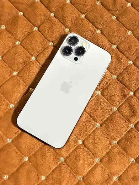 السلام عليكم عندي 13برو ماكس لون بحري مامفتوح بس البطاريه ٨٦ مرفوعه ١٠٠ وضهر مال الكامرات مفطور فقط بعد اي خلل مابي وكلشي شغال بي ذاكره 256 غراضه كامله لسعر ٦٥٠ وبي مجال تصال برقم ***********
