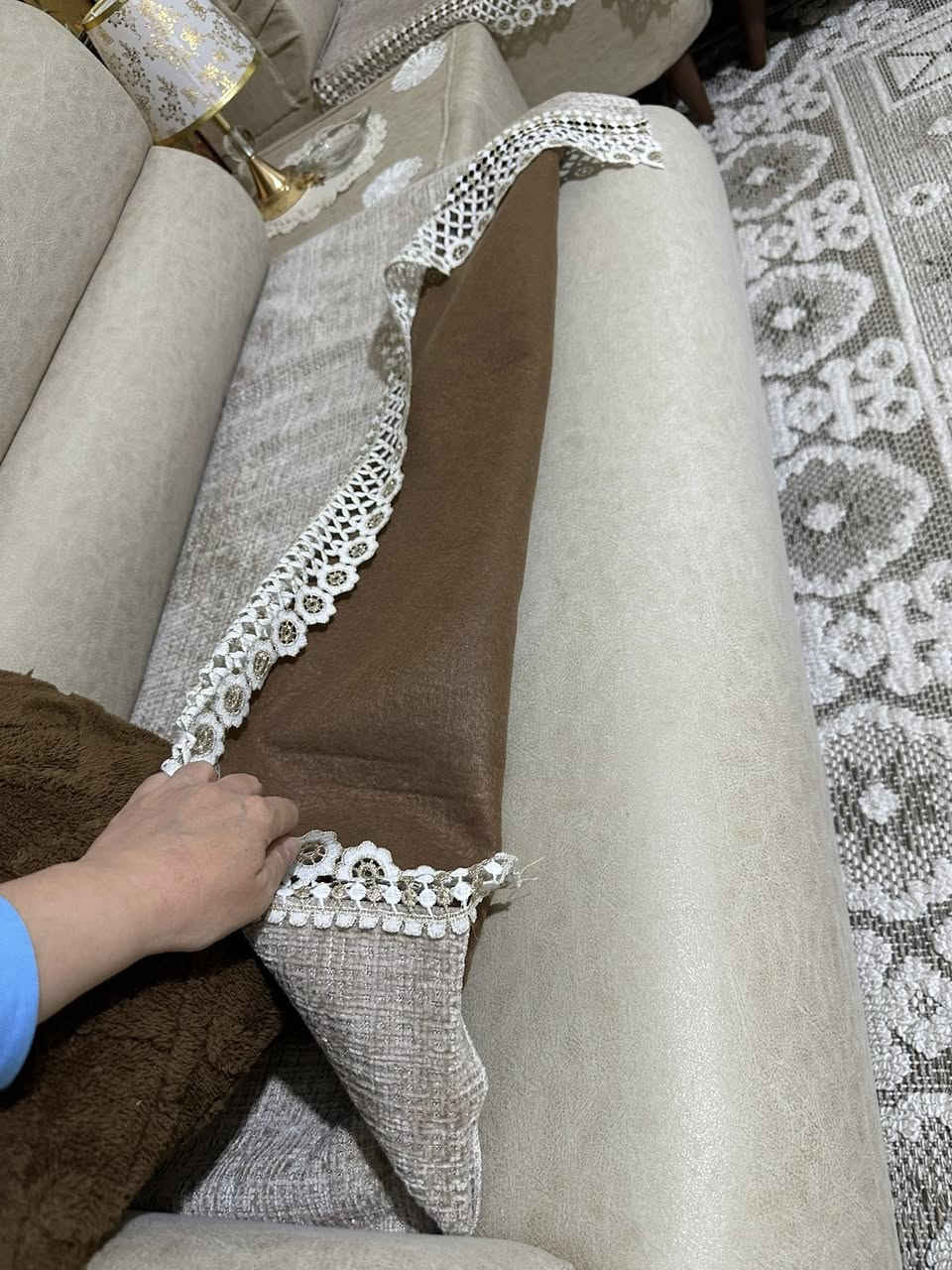 ديوان ٨ مقاعد ٥٠٠ نظيف كلش وتربروف 
تكمه ثقيل مكانه عامريه ويا المفرش هديه


**إذا كنت صاحب هذا الإعلان وتريد حذفه لأي سبب، رجاءا أرسل رسالة إلى الدعم الفني**