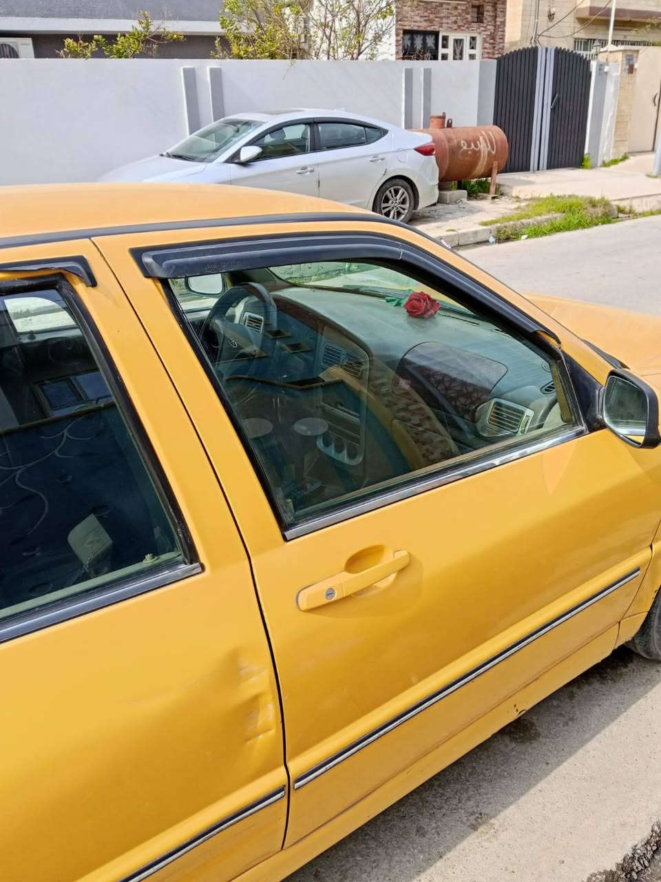 بالقسط..
السعر ٤١ قفل(٢٠ مقدمة وبالشهر ورقتين)كوين  موديل 2011 كابون بيه ورقي 
سنويته لي 29
صاحبه يحول ما يسوي وكاله 
هئيه عليها 70 الف 
غرامات صفر 
كير محرك شرط 
صبغ ما بيها
***********
