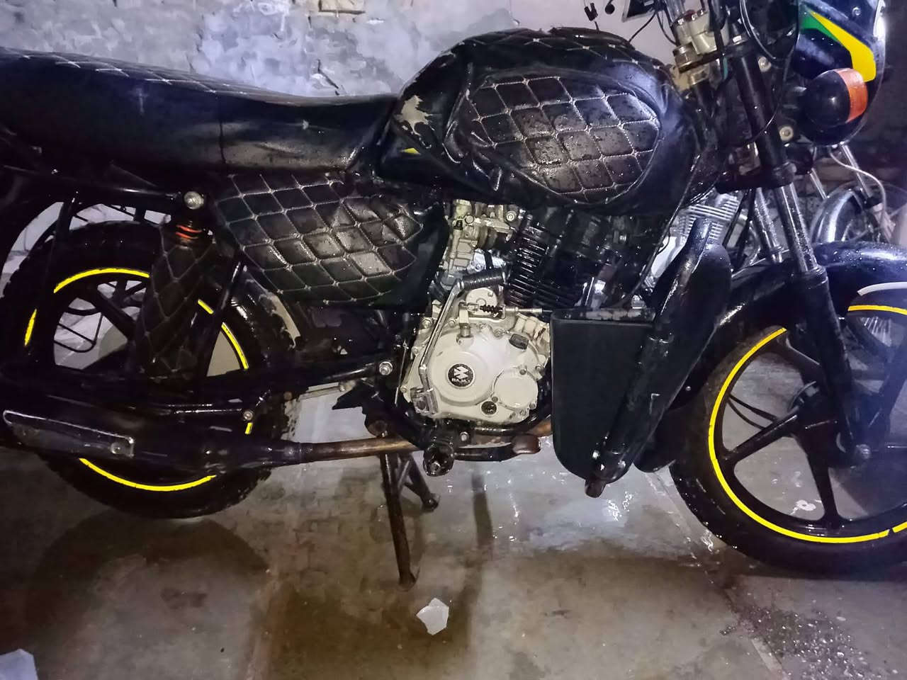 سلام عليكم اعيد النشر بسبب الوعود الكاذبة لا تجي احذف المنشور صار مرتين تصير بيه المهم بوكسر موديل 20 دراجه لا نضوح لا تخبير نكره سلف دراجه بدون اوراق اكفلها سرقه وتاخذها من باب بيتي دراجه شوفت عينك عليها تزويدات وخير من الله عارضها مليون 50  وبيها مجال كلش بسيط مكاني بغداد الحسينية


**إذا كنت صاحب هذا الإعلان وتريد حذفه لأي سبب، رجاءا أرسل رسالة إلى الدعم الفني**