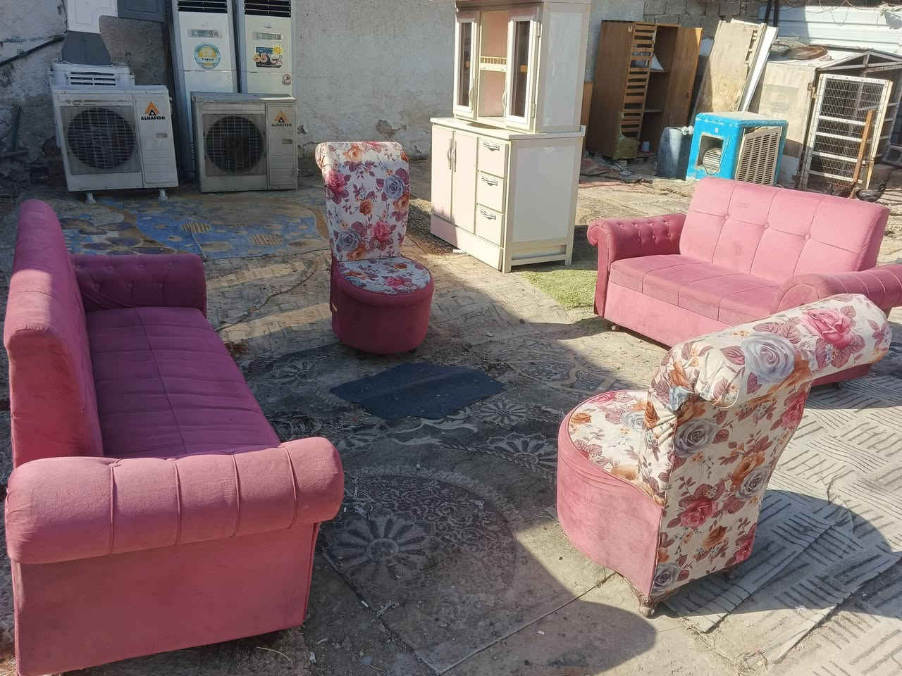 السلام وعليكم لبيع غراض كلهن جديدات مكاني حي اور سبع قصور شارع ابو علي يم جامع لحمزة  موجود خاص وتساب ***********
