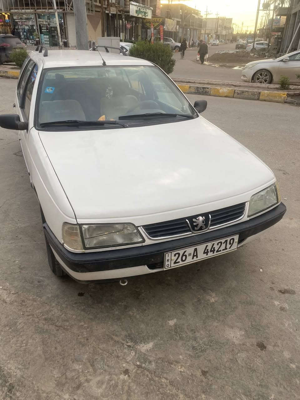 بيجو 405 فرنسي اصلي. سنويه لل ٣٠ 
شرط تحويل  مشروع وطني 
صدر جديد 
كير محرك شرط 
عوزها بس تبريد 
35 وبيها مجال للطيبين 
مكانها تكريت 
***********
