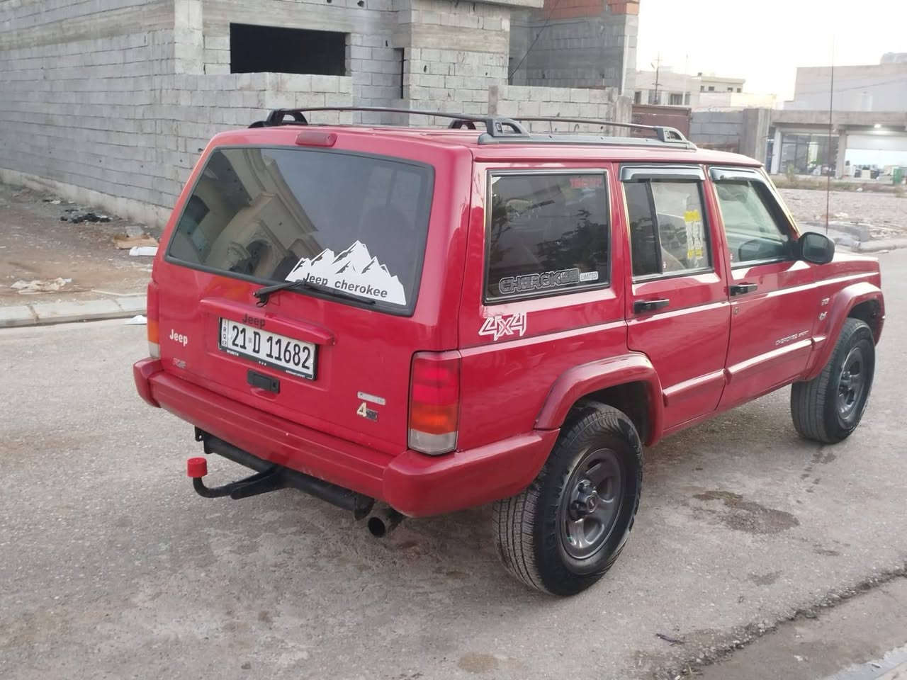 جيب شيروكي موديل ٢٠٠٠ كير اوتوماتيك دببطل اكسل تبريد وتدفئة بدون ضرر صبغ قطعتين والباقي بلاد شرط الكير والمحرك سيارة جاهزة شرط تحويل او وكالة سنوية جديدةسعر ٧٥ ومجال عنوان كركوك شوراو ***********......*********** كركوك, العراق
