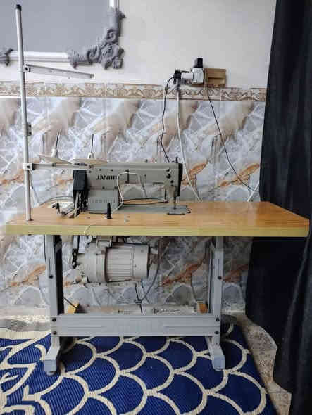 السلام عليكم ورحمة الله وبركاته *********** مكينه خياطه للبيع مامستخدمه قليل جدا كامله مع الميز رايدها 250 الف مكاني بغداد البلديات الضباط نسبه النضافه 90٪
