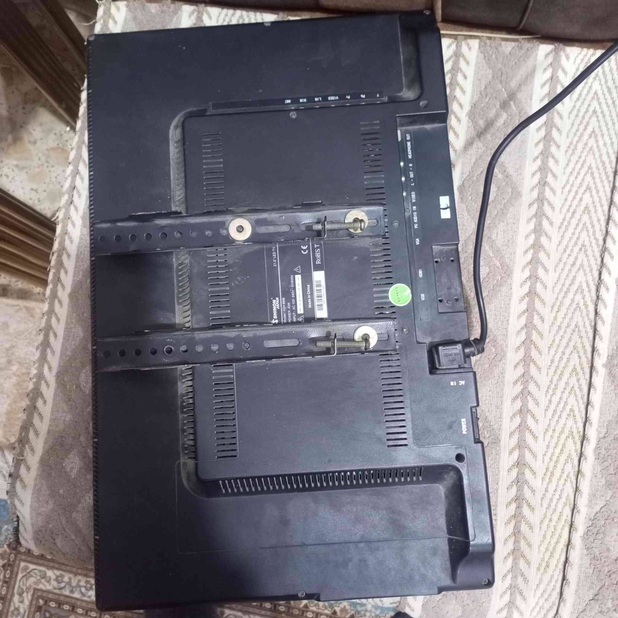 بلازمة شرط الفحص شرط الشغل
بيها بس خط داخل الشاشه 

حجم صغير السعر 75 الف رقمي 

*********** واتساب
